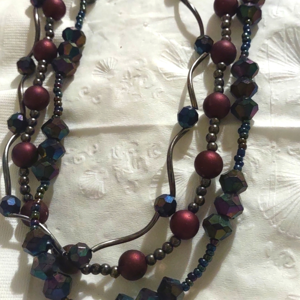 3 STRANDS OF MATTE PURPLE & GEOMETRIC BEADS AND WIRED CLASSY NECKLACE